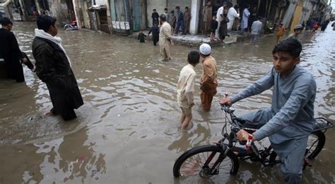 Pakistanda Şiddetli Yağışlar Sonucu En Az 36 Kişi Hayatını Kaybetti